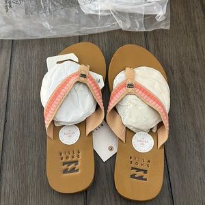 NWT BillaBong Women’s sandals size 7.5